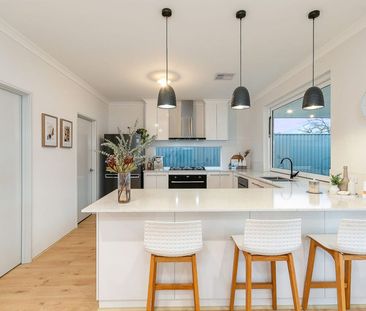 Picture-Perfect Coastal Home – Stylish and Low Maintenance! - Photo 5