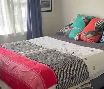 Charming 3BR Home with Garden! - Photo 2