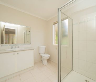 Renovated 4 bedroom home in a superb location! - Photo 6