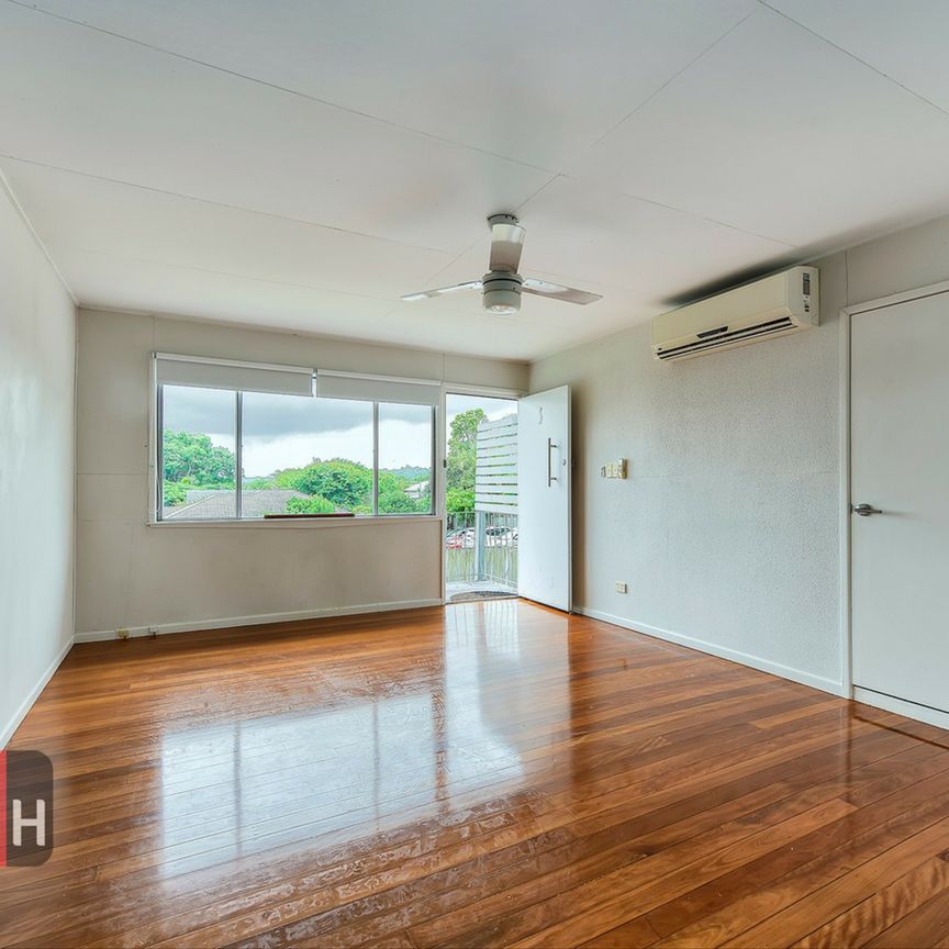 AIR CONDITIONED 2 BEDROOM UNIT WITH COURTYARD! - Photo 1