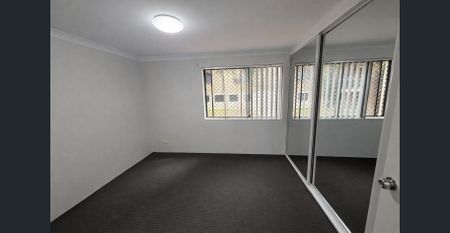 Next to shops & train station - Photo 3