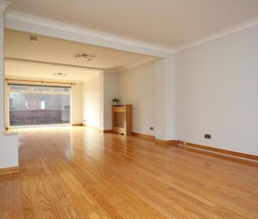 6 bedroom detached house to rent - Photo 3