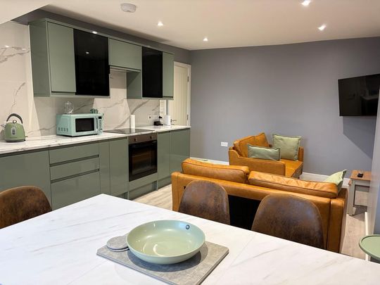 3 bedroom flat to rent - Photo 1