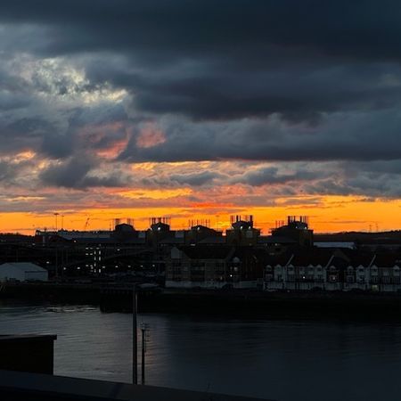 1 Bed Flat, Centenary Plaza, SO19 - Photo 4