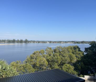 Stunning modern 2 bedroom studio with incredible water views - Photo 4