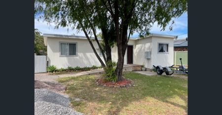 Modern, Accessible 3- Bedroom Home Minutes from the Water - Photo 5