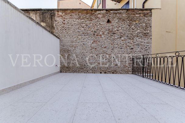 Appartamento di Prestigio con Terrazza in Palazzo Ravignani Benini- Veronetta - Photo 1