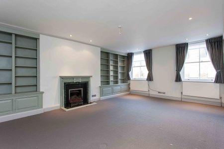 Extremely spacious four bedroom apartment located in the heart of Marylebone Village, moments from Regent's Park and the amenities of Marylebone High Street. - Photo 3