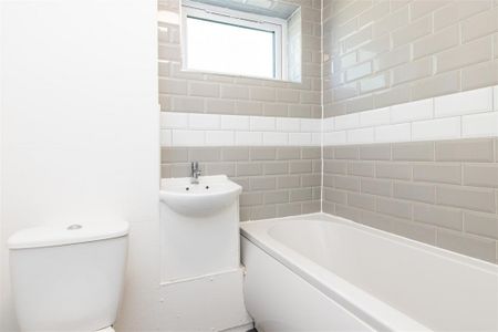 3 bed House - End Terrace To Let - Photo 5