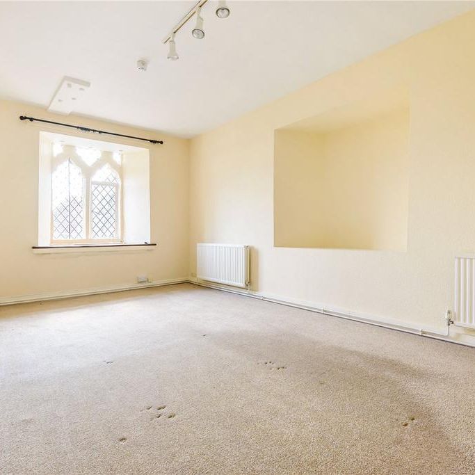 4 bedroom end of terrace house to rent - Photo 1