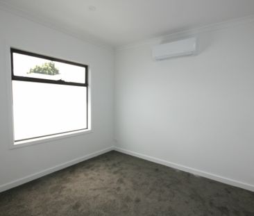 LIKE NEW HOUSE - Photo 2