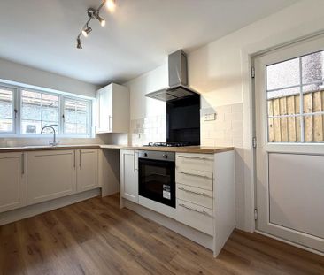3 bedroom terraced house to rent - Photo 5