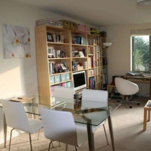 A modern first floor one bedroom apartment convenient for the railway station and city centre. - Photo 3