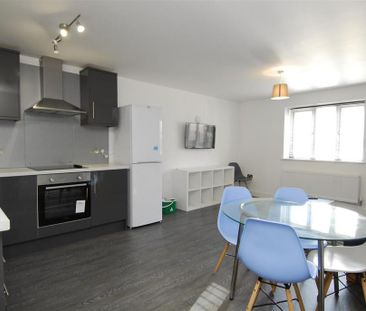 2 bedroom flat to rent - Photo 6