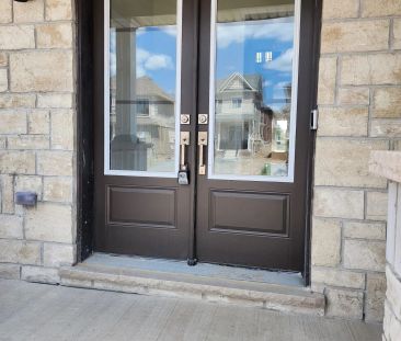 Detached Home For Lease | E9056430 - Photo 1