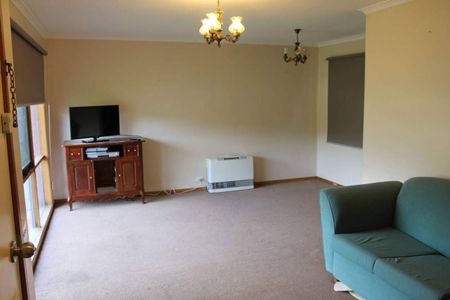 Comfortable Family Home - Photo 2