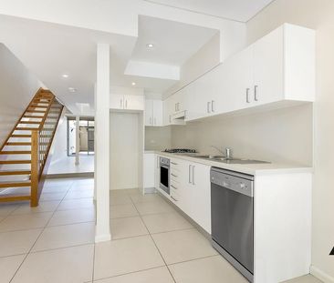 Contemporary Terrace in Alexandria - Photo 1