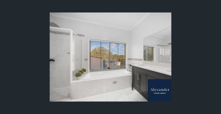 Luxury Family Living with Pool, Dam & Stunning Entertaining Spaces - Photo 2