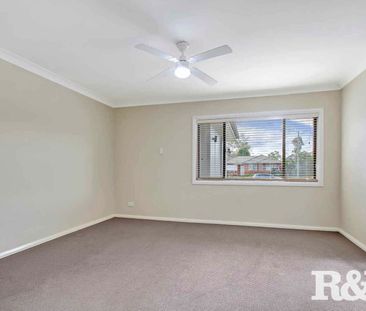 WELL PRESENTED HOME! - Photo 4