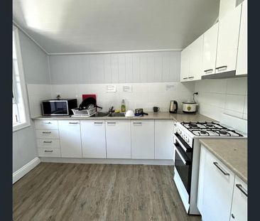 2 Thornbury Street, Spring Hill, Qld 4000 - Photo 5