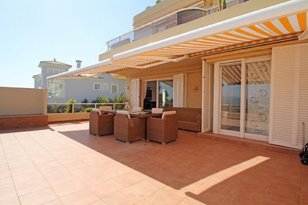 Elegant apartment with stunning sea views in Nova Santa Ponsa - Photo 4