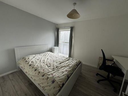 1 bedroom in a house share to rent - Photo 5