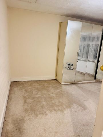 3 Bed Detached House, Rayners Lane, HA2 - Photo 2