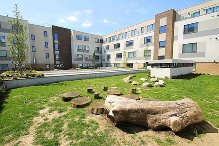 West Plaza, Town Lane, Stanwell,TW19 - Photo 3