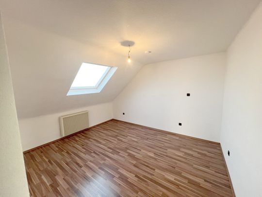 Reinsfeld: Attraktive Maisonette-Wohnung mit zwei Bädern, Balkon, Keller und Garage - Photo 1