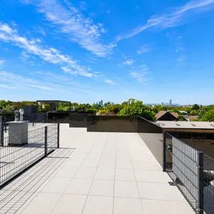 FULLY FURNISHED & EQUIPPED! 2 Bedroom Penthouse with 30 m² rooftop terrace! Garage! Nähe U2! - Foto 3