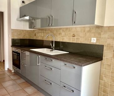 Location Appartement 2 pièces 47m² SANARY SUR MER 83110 - Photo 3