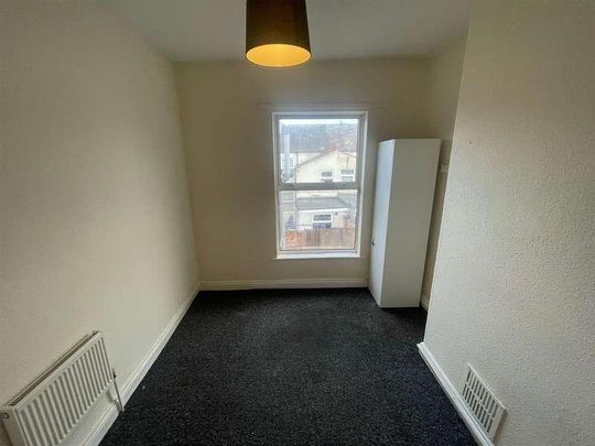 Clifton Gardens, St. Georges Road, Hull, HU3 - Photo 1