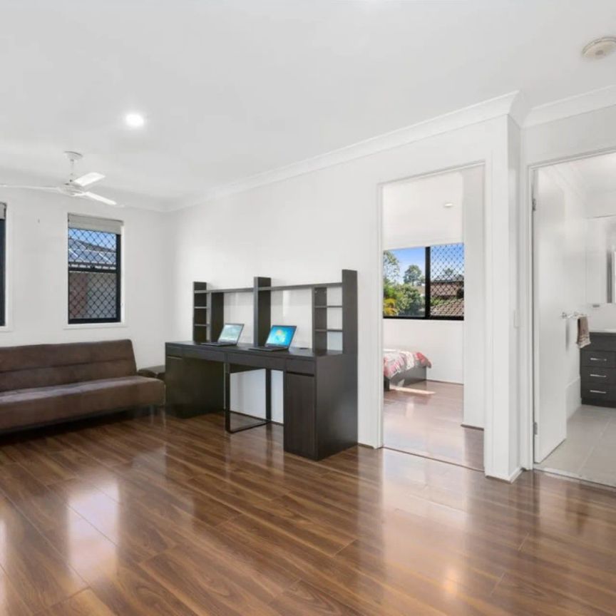 Spacious Family Home with Views and Breeze! Stretton School Catchment - Photo 1