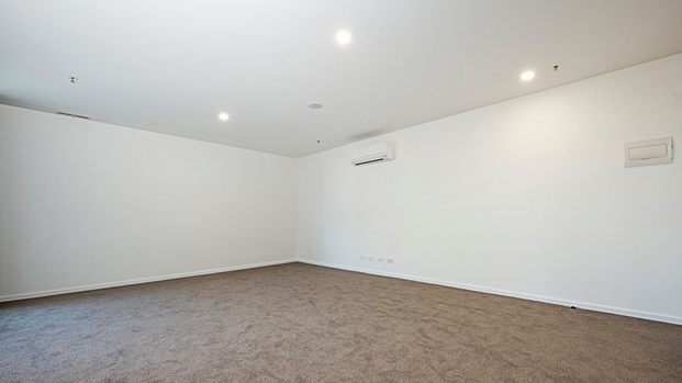 Stunning One Bedroom in Infinity Towers! - Photo 1