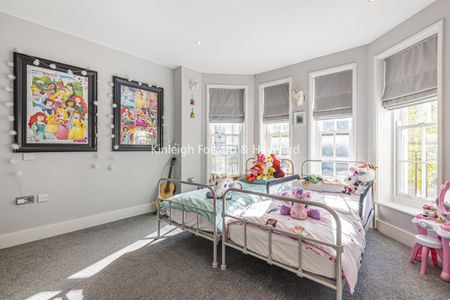 Holwood Estate Westerham Road, Keston, Kent, BR2 - Photo 3