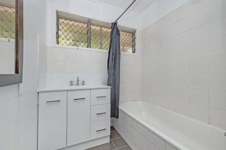 57 Undara Avenue, Cranbrook. - Photo 4