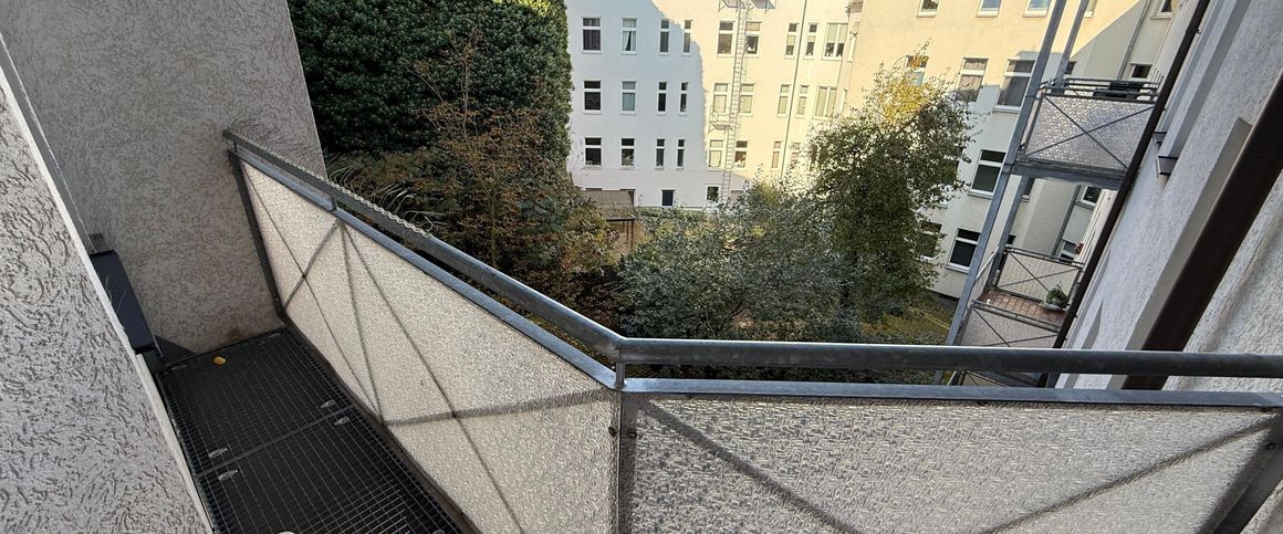 Charmante Altbauwohnung mit Stuckelementen und modernem Komfort - Photo 1