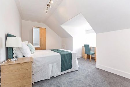 3 bedroom flat to rent - Photo 4