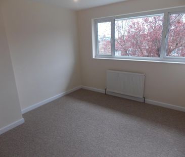 3 bedroom end of terrace house to rent - Photo 5
