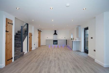 2 bedroom barn conversion to rent - Photo 2