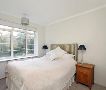 3 bedroom flat to rent - Photo 4