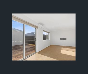 Easy Living! - Photo 1