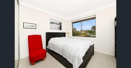 Top Floor Apartment With Lock-Up Garage - Photo 2