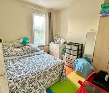 Herbert Road, London, E12 - Photo 2