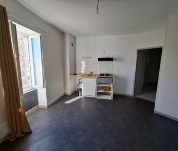 Location Appartement 2 pièces 34m² BARBEZIEUX ST HILAIRE 16300 - Photo 3