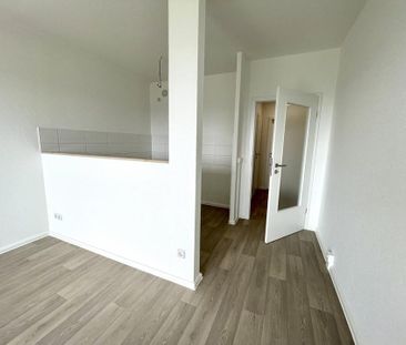 Super schicke 2-Raumwohnung mit traumhaftem Ausblick u. modernem Bad - Foto 2