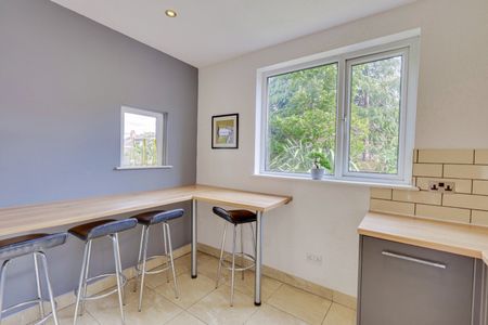 4 bedroom semi-detached house to rent - Photo 2