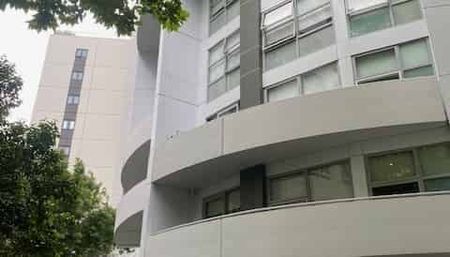 Great Location One Bedroom Apartment - Photo 3