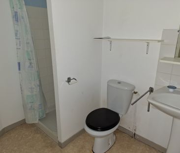 Location Appartement 2 pièces 34m² BARBEZIEUX ST HILAIRE 16300 - Photo 5