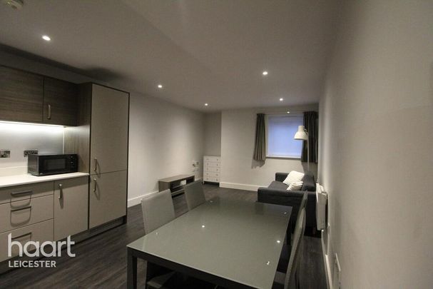 2 bedroom flat to rent - Photo 1